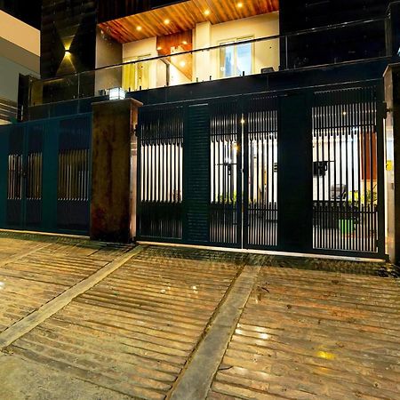 Super Townhouse Sector 104 Noida Hotel Buitenkant foto