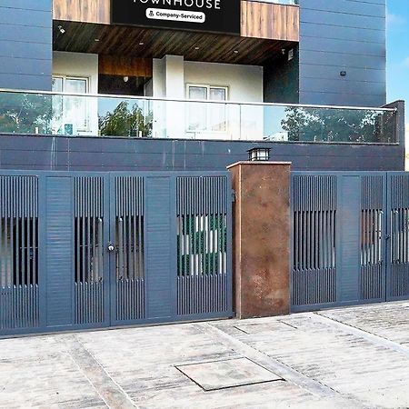 Super Townhouse Sector 104 Noida Hotel Buitenkant foto