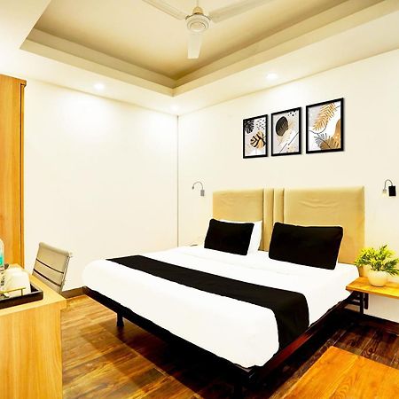 Super Townhouse Sector 104 Noida Hotel Buitenkant foto