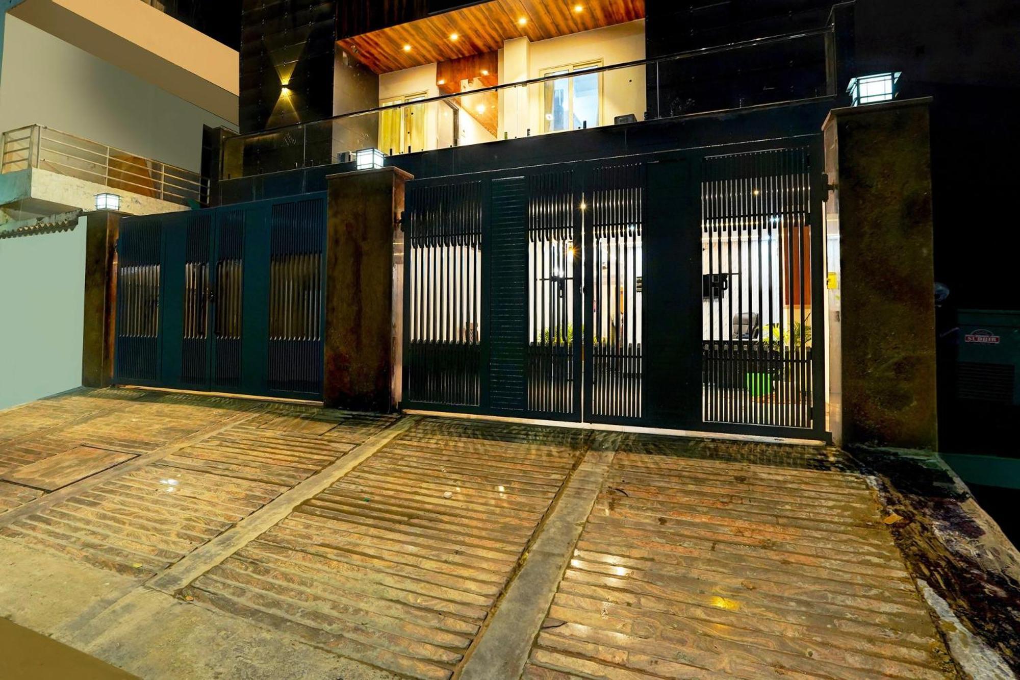 Super Townhouse Sector 104 Noida Hotel Buitenkant foto