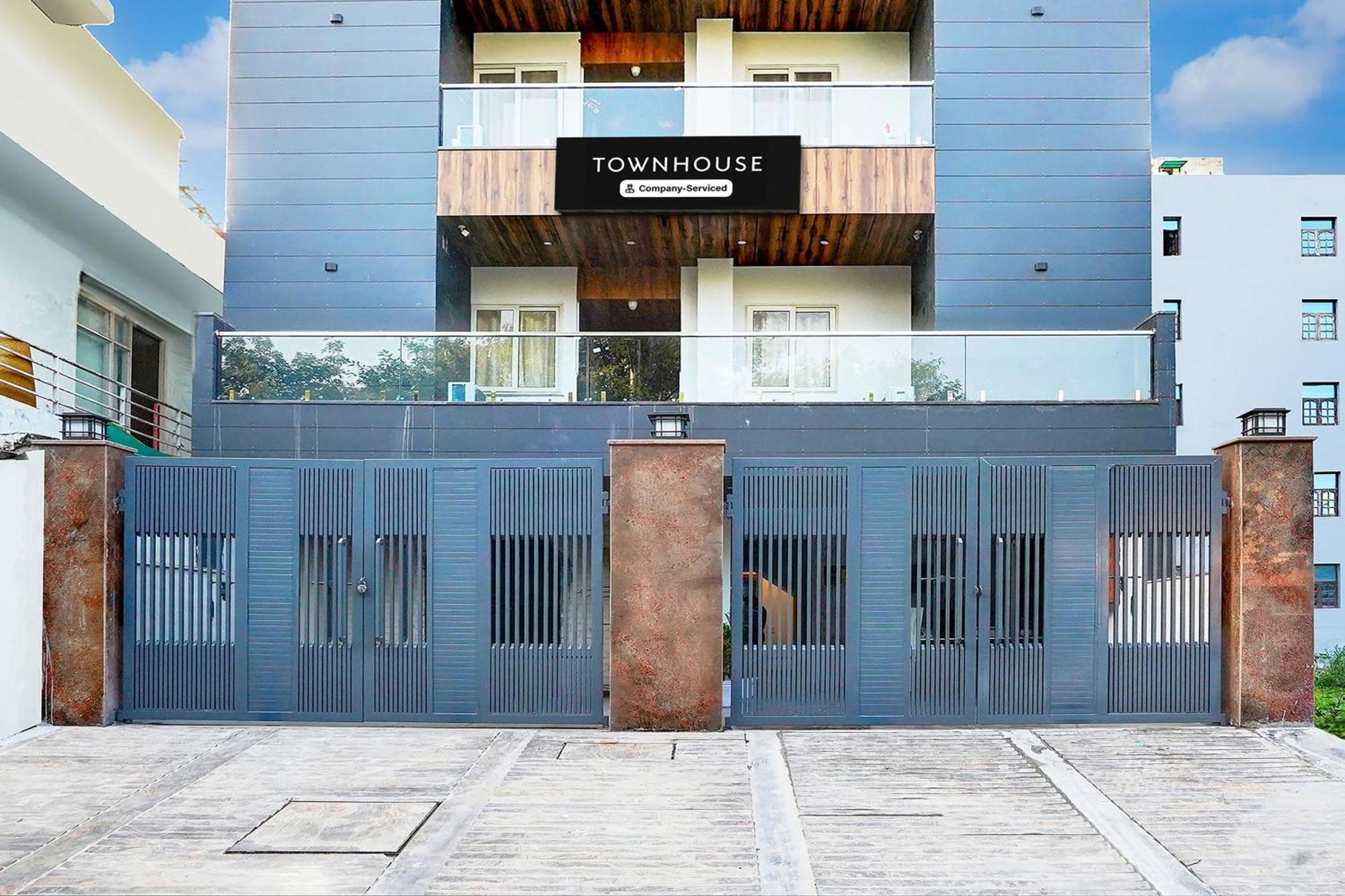 Super Townhouse Sector 104 Noida Hotel Buitenkant foto