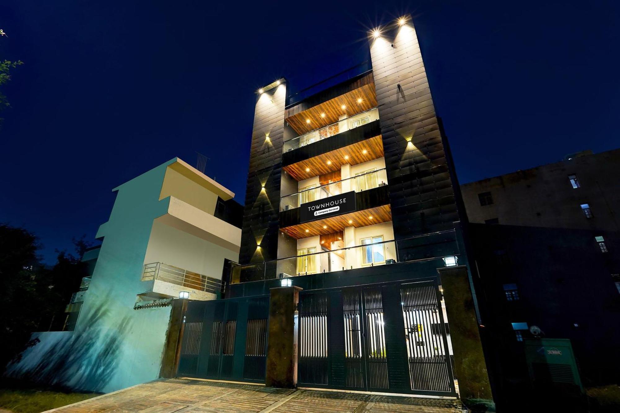 Super Townhouse Sector 104 Noida Hotel Buitenkant foto