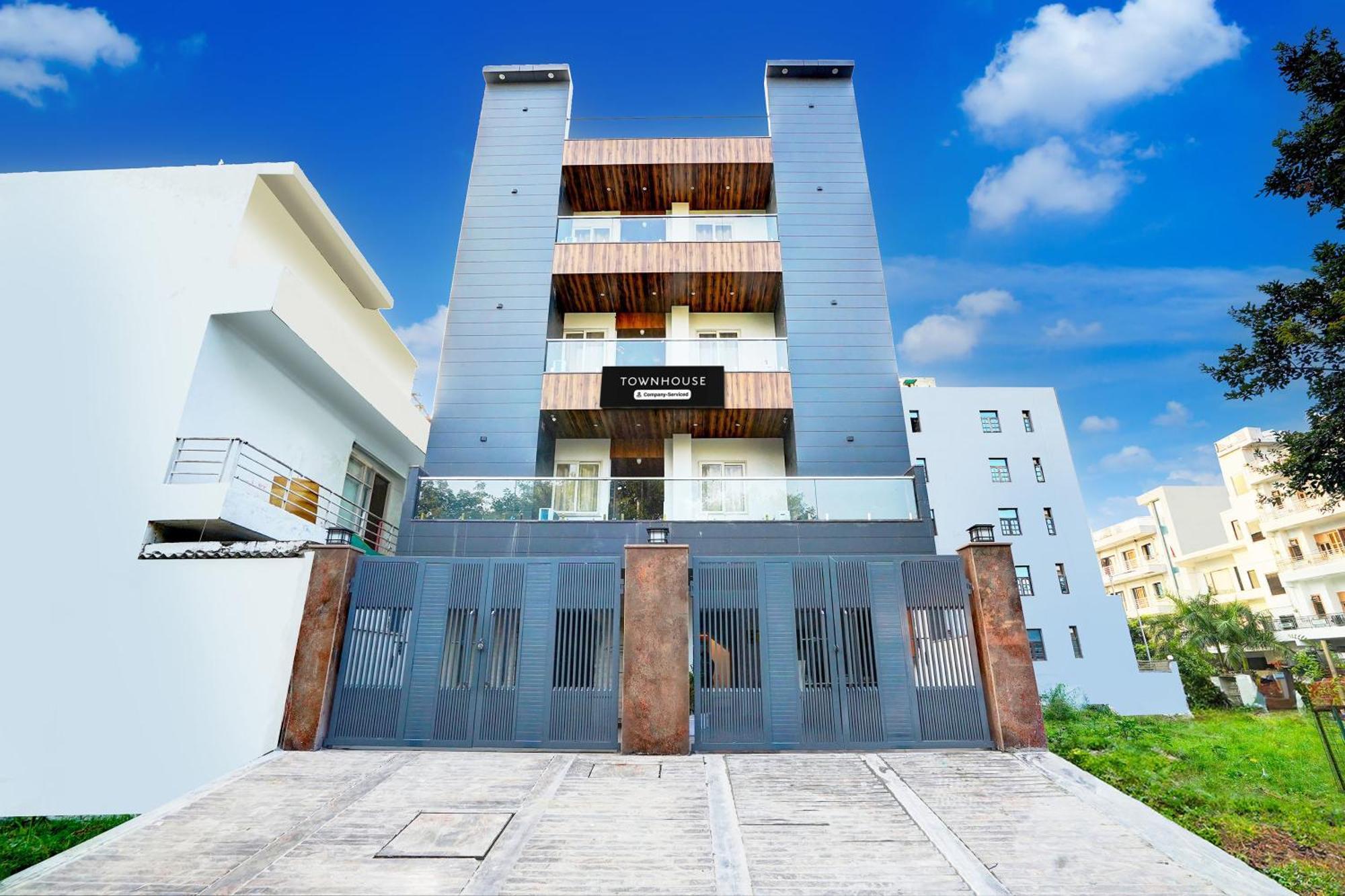 Super Townhouse Sector 104 Noida Hotel Buitenkant foto