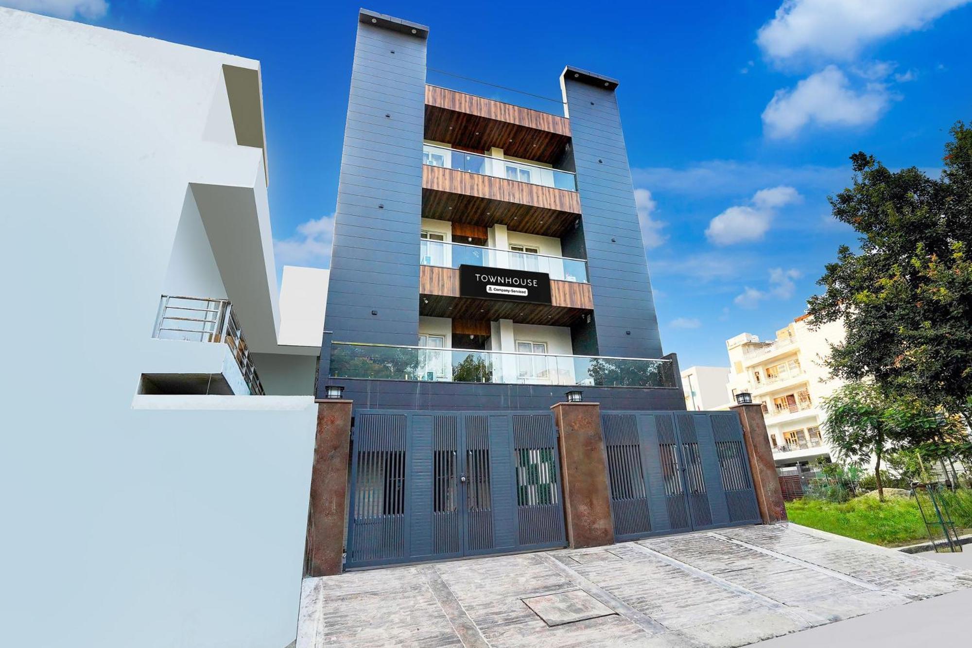 Super Townhouse Sector 104 Noida Hotel Buitenkant foto