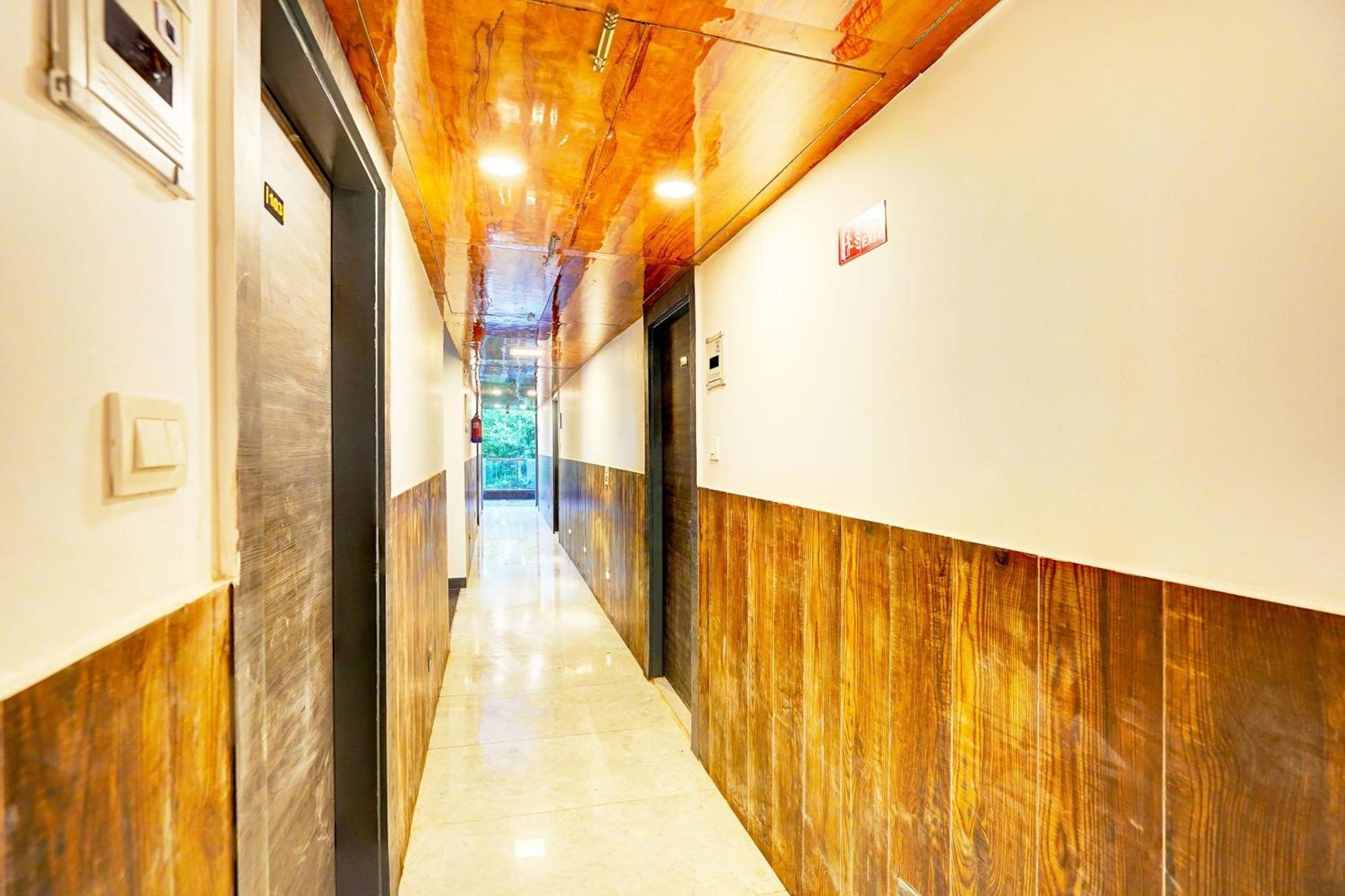 Super Townhouse Sector 104 Noida Hotel Buitenkant foto