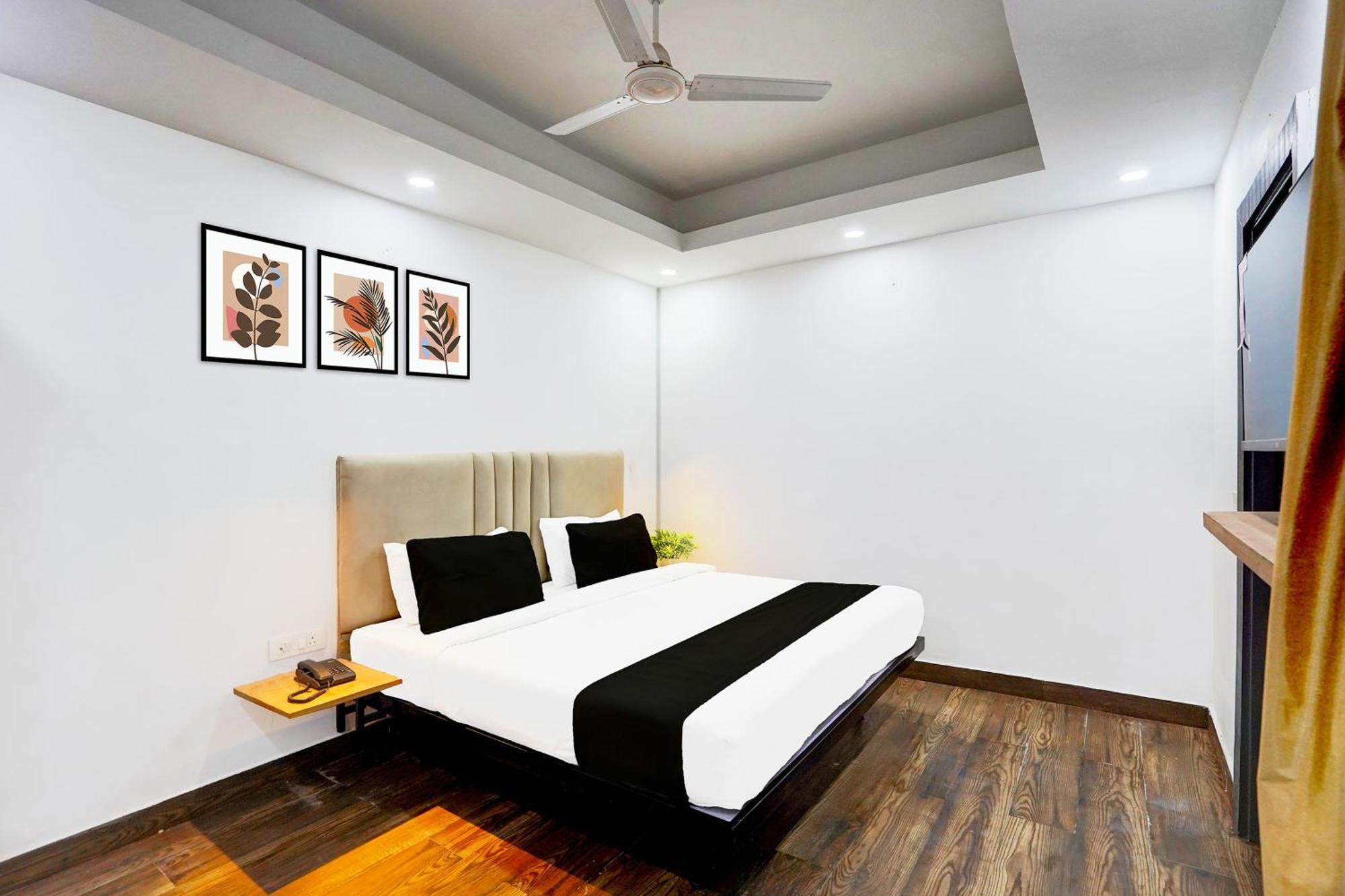 Super Townhouse Sector 104 Noida Hotel Buitenkant foto