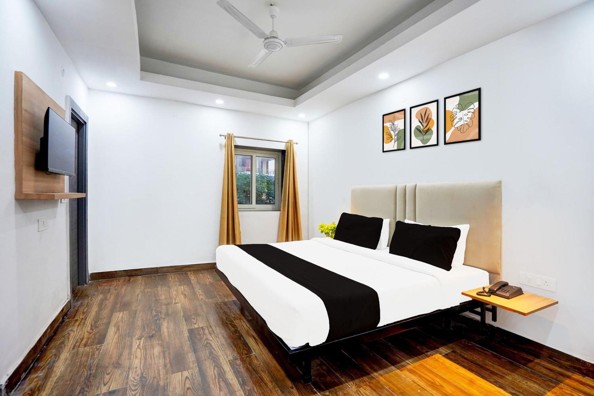 Super Townhouse Sector 104 Noida Hotel Buitenkant foto