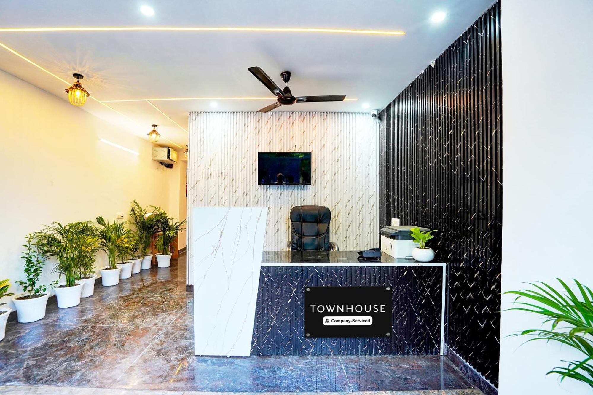 Super Townhouse Sector 104 Noida Hotel Buitenkant foto