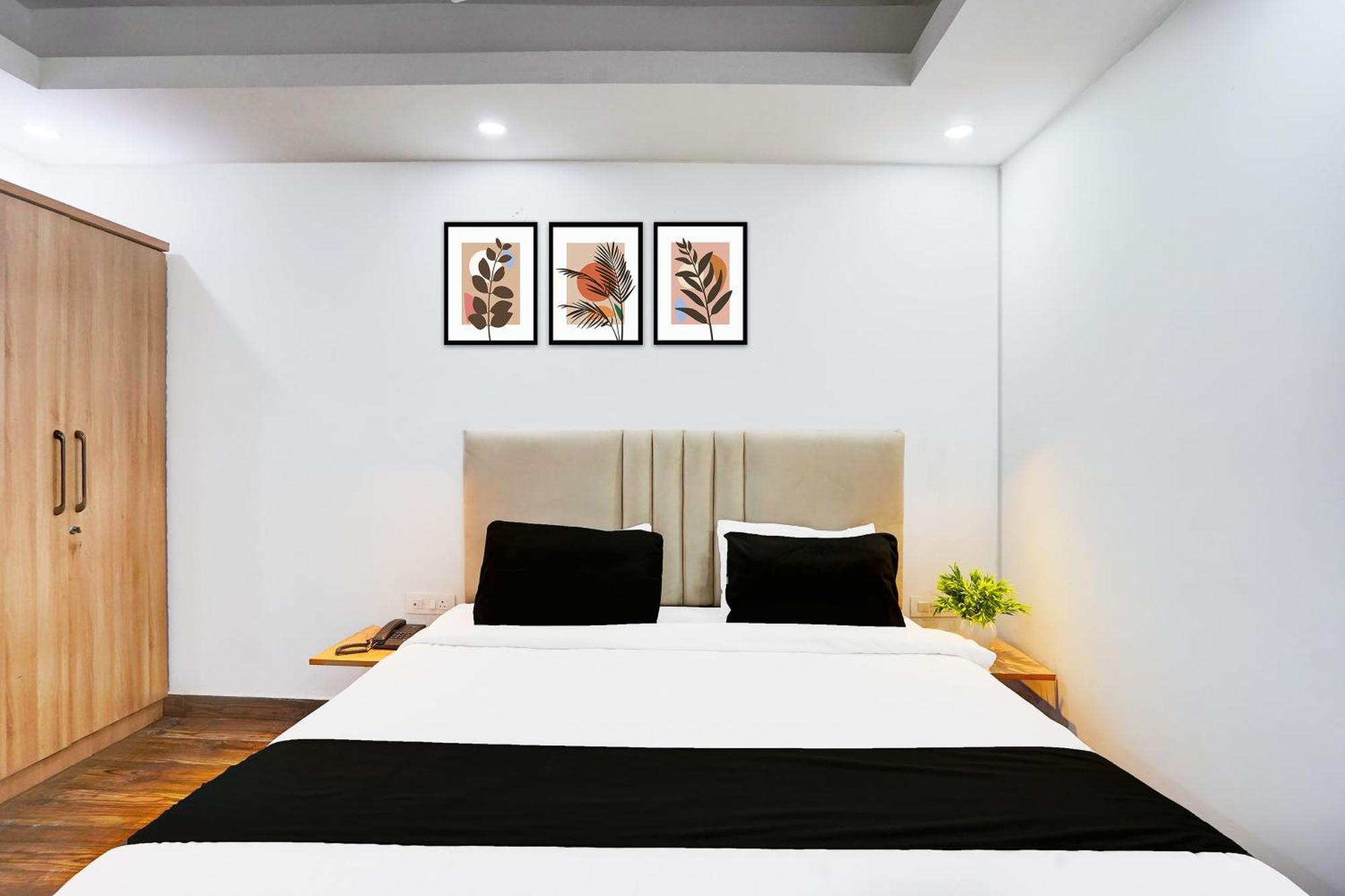 Super Townhouse Sector 104 Noida Hotel Buitenkant foto
