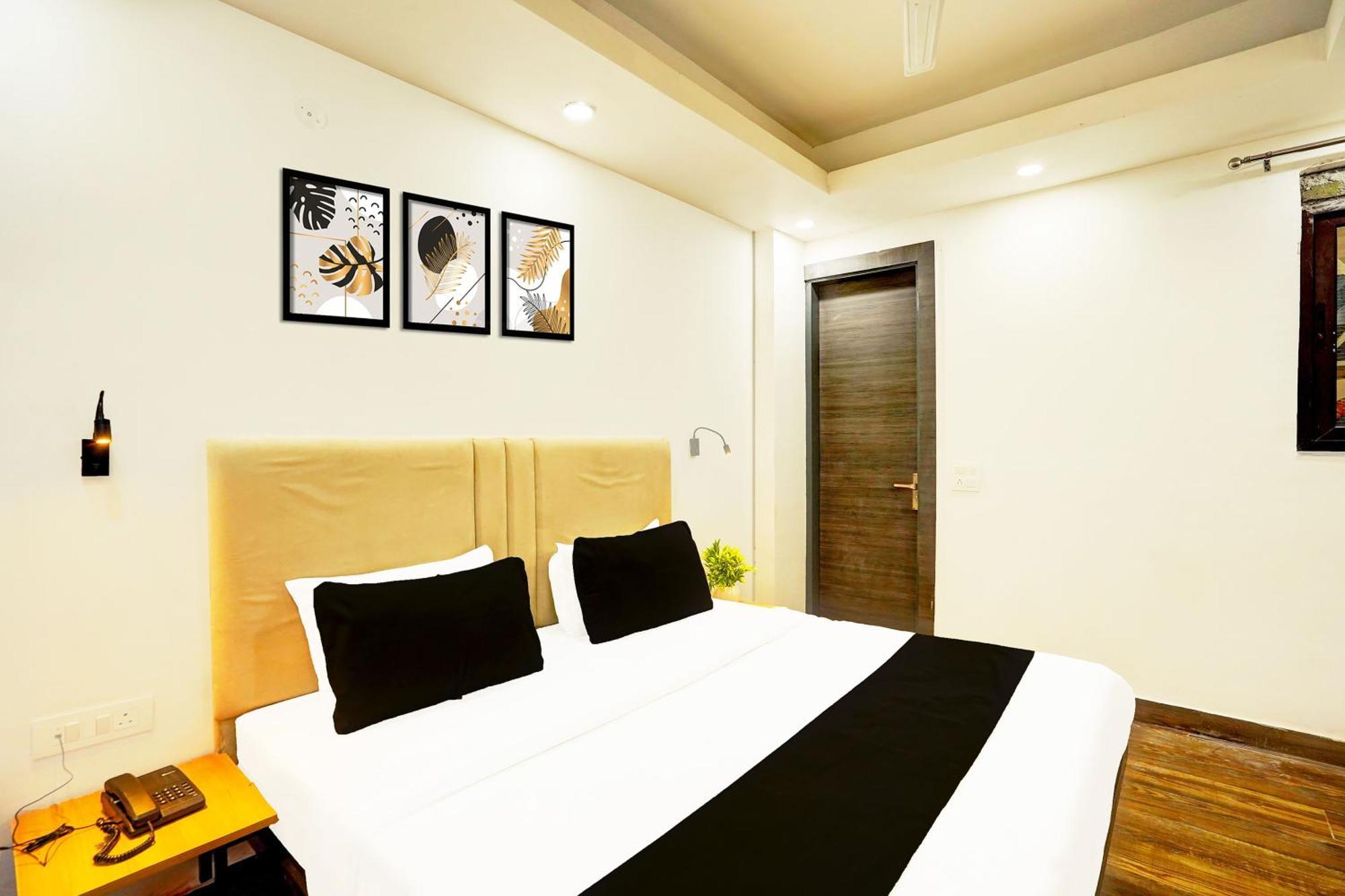 Super Townhouse Sector 104 Noida Hotel Buitenkant foto